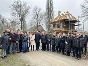 Wiecha nad domkiem w Muzeum Wsi Opolskiej